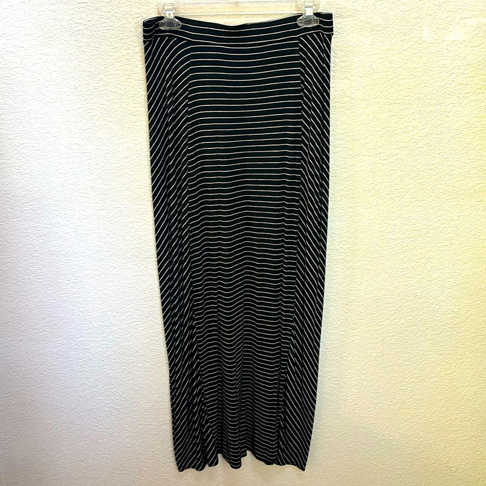 LOFT MAXI SKIRT BLACK/WHITE STRIPE. GREAT COND. BUNDLE2SAVE